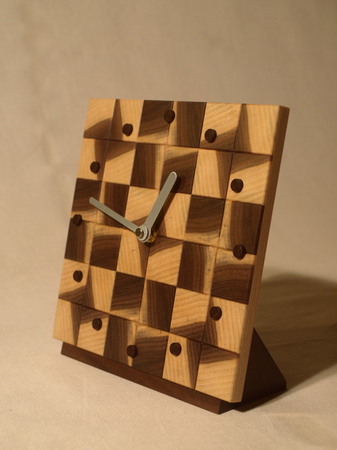 ０２９、木口寄木の時計「つむぎ」ウォールナットの風車－２.jpg